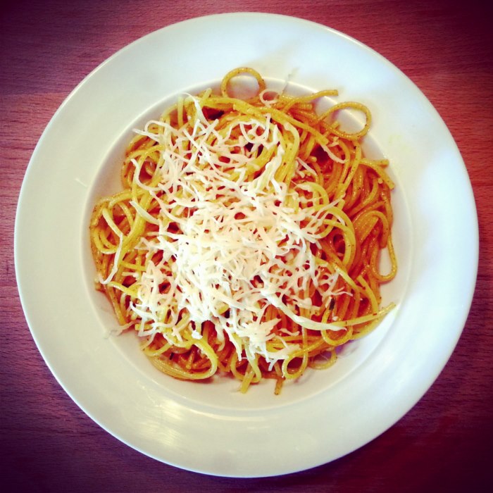 Spaghetti au curry en papillote silicone au micro-ondes